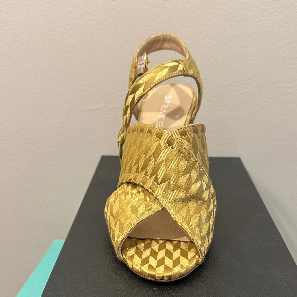 STRATEGIA Gold Geometric Heels